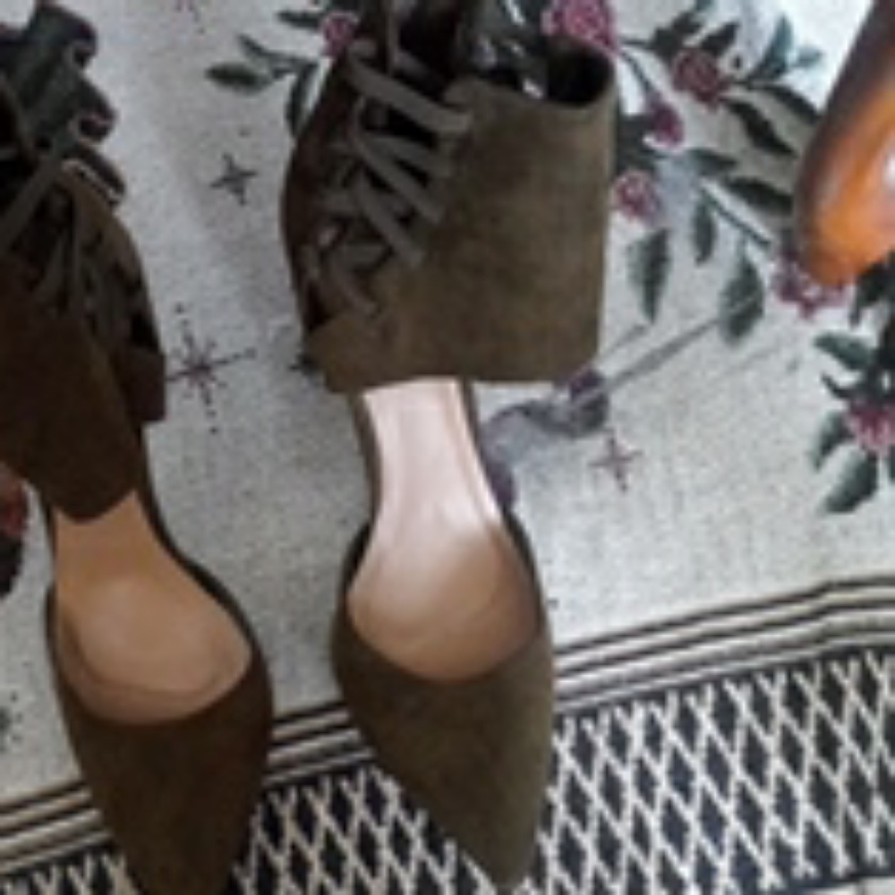 Shoes - Picture 2 of 3